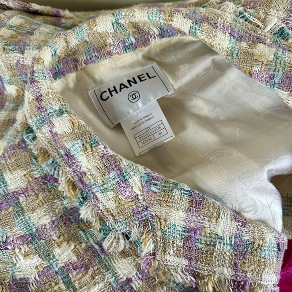 CHANEL White, Purple and Blue Tweed Jacket, 2005 RARE Excellent - Picture 11 of 15
